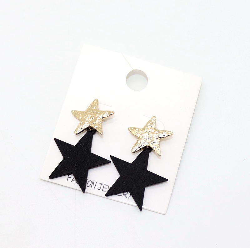 4:Black five-pointed star