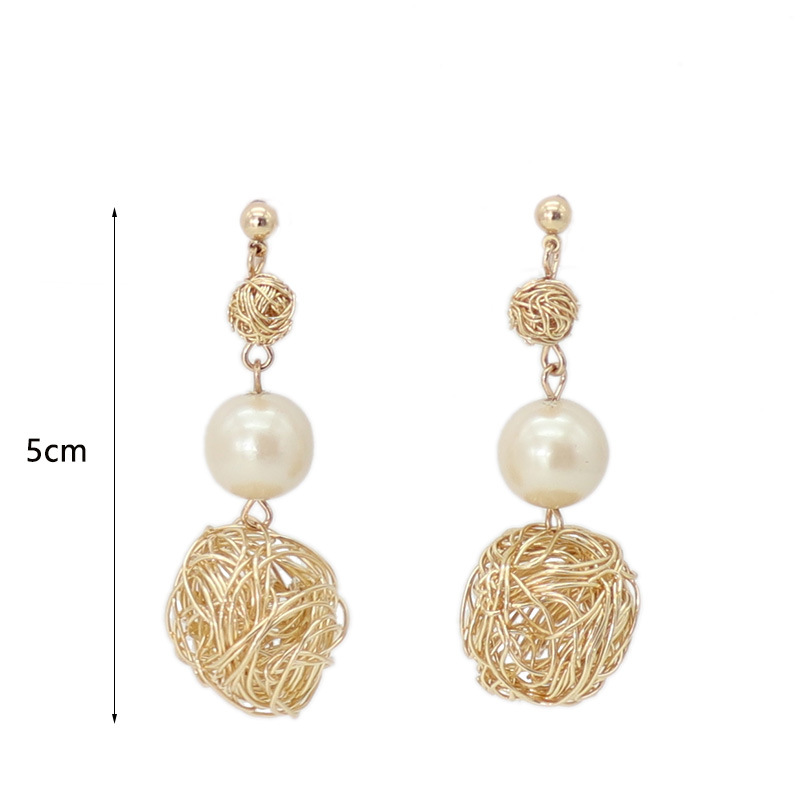 Rolled pearl stud earrings