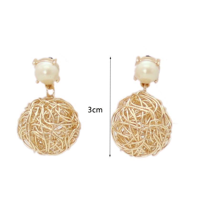 2:Pearl stud earrings