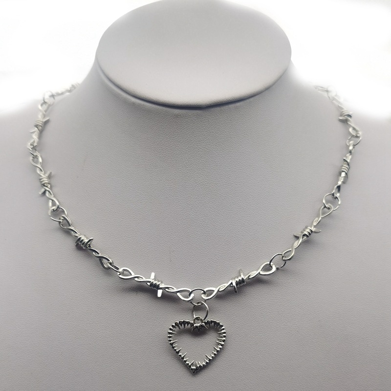 1:Thorn love necklace