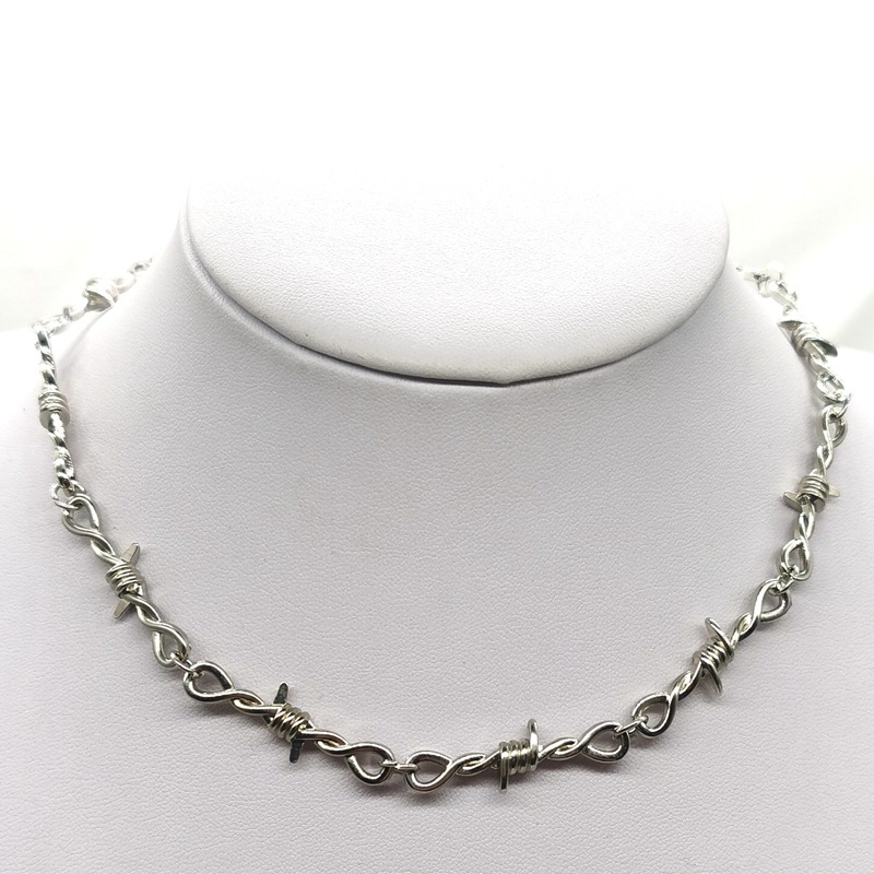 Thorn necklace
