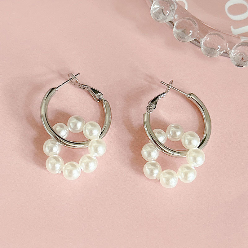 1:Silver pearl earrings