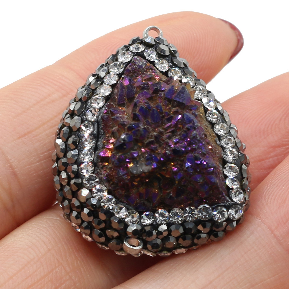 Deep purple crystal tooth ore