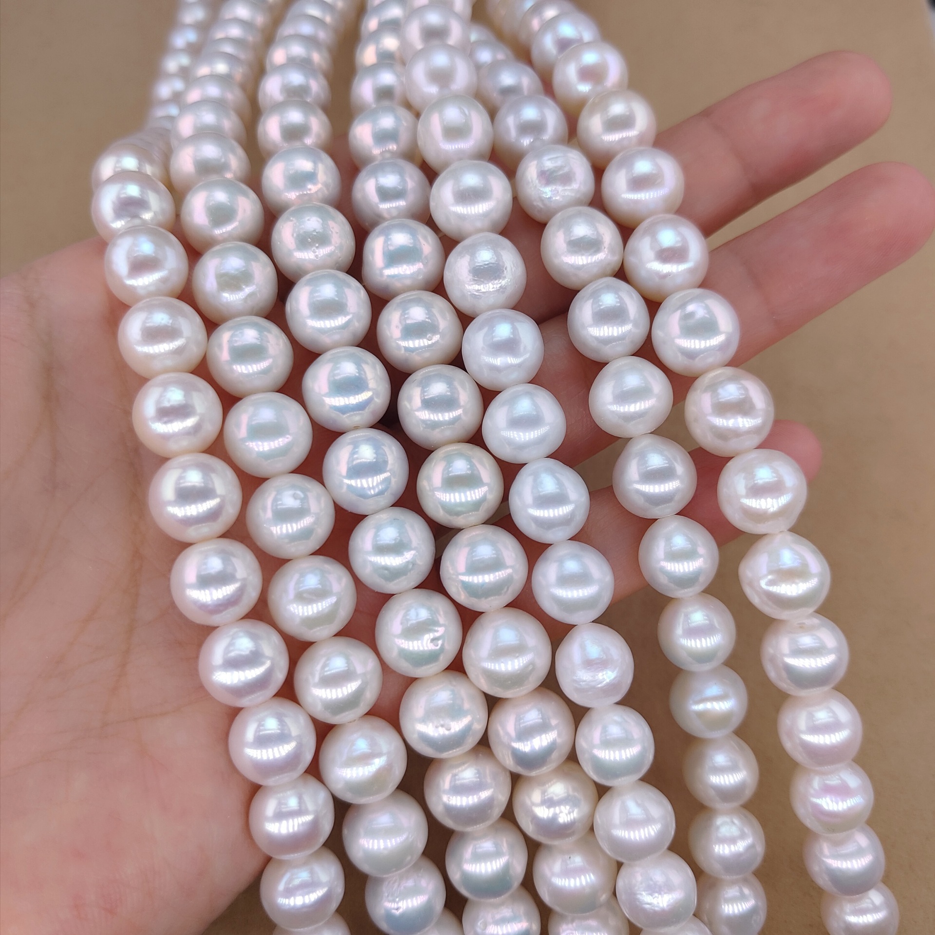 Length about 6-7mm about 70 PCs/Strand