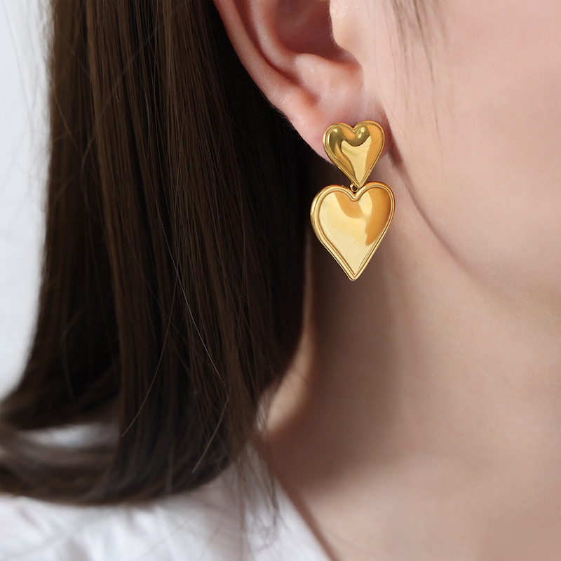 2:Gold earrings