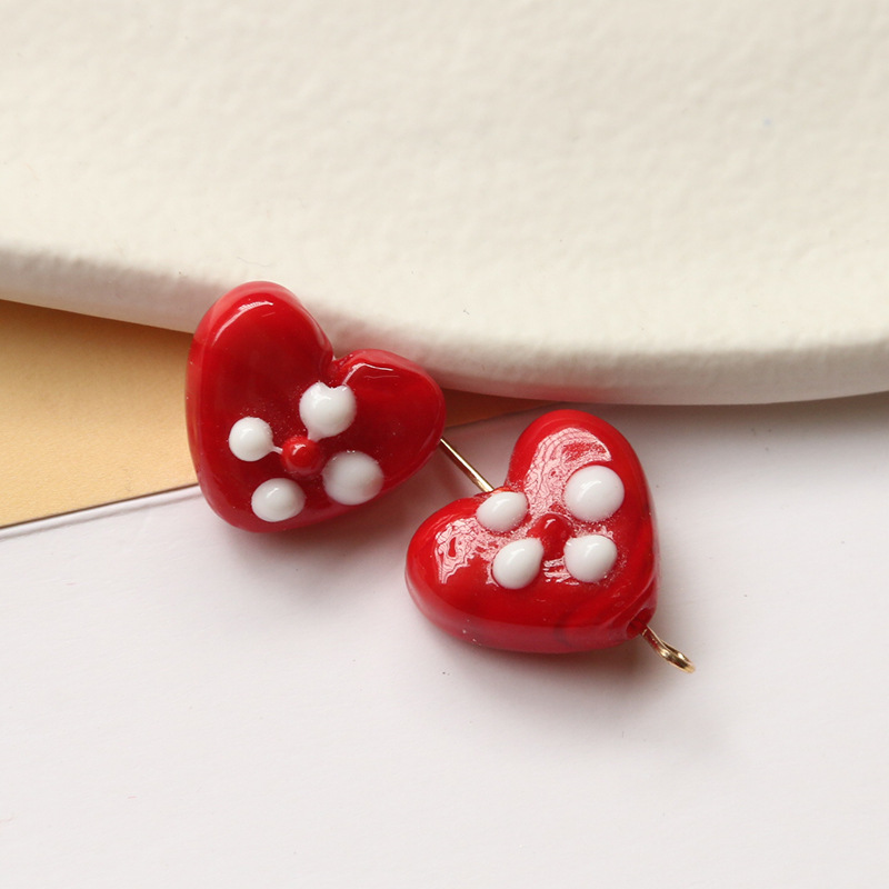 Red Hearts 15*16mm