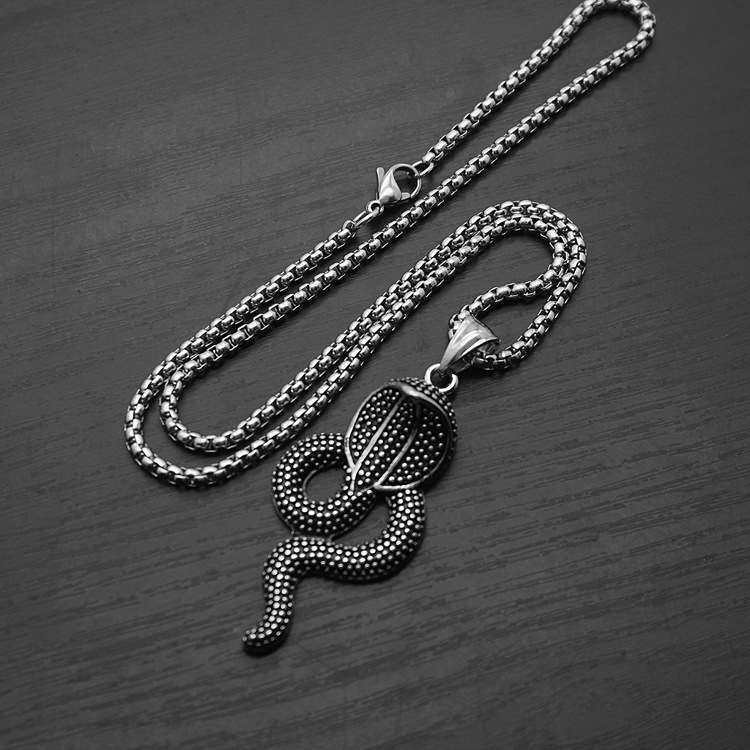 3:With 60cm square pearl chain