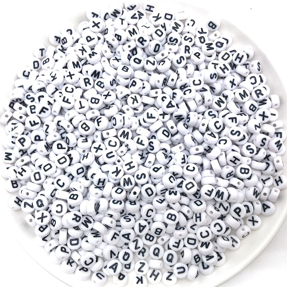 Randomly mix 100 circular black and white letters 3.5 * 7mm