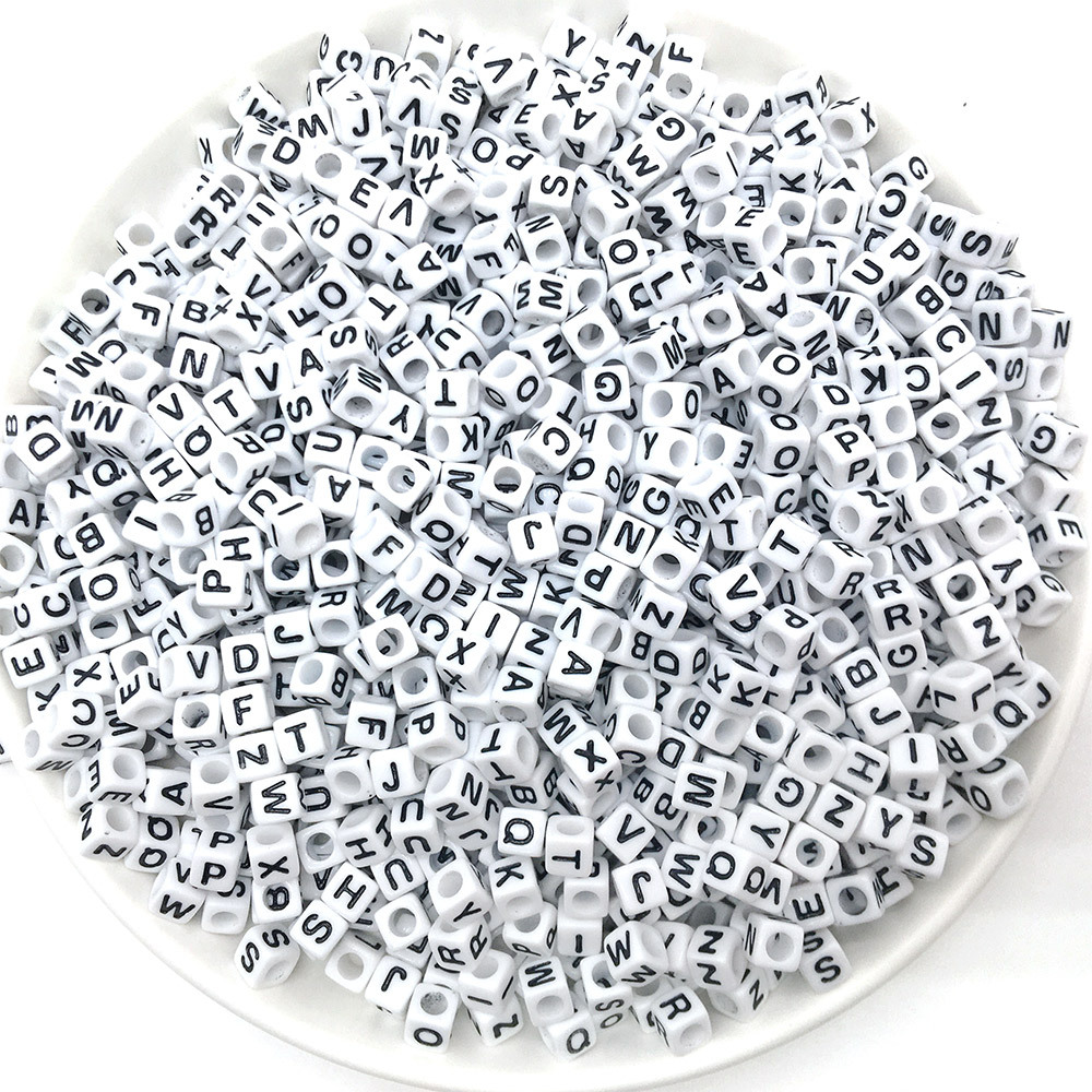 Randomly mix 100 square black and white letters 6mm