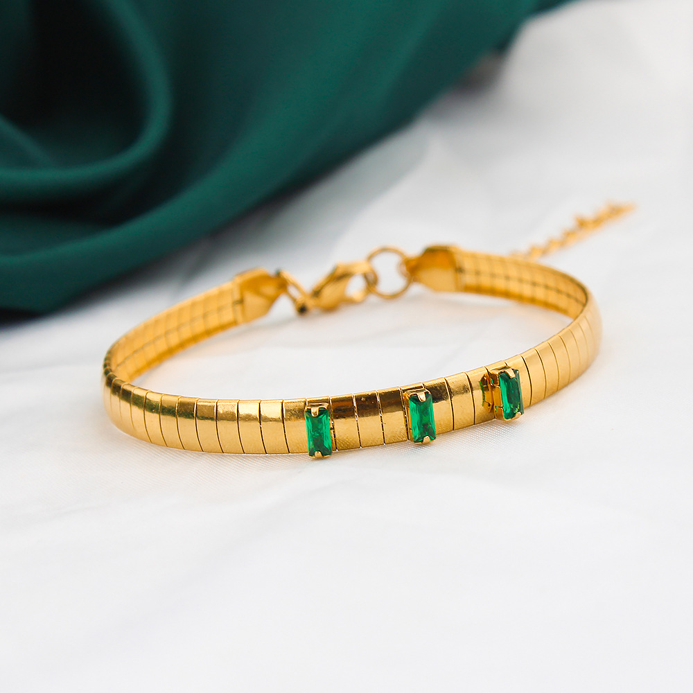 2:Emerald bracelet
