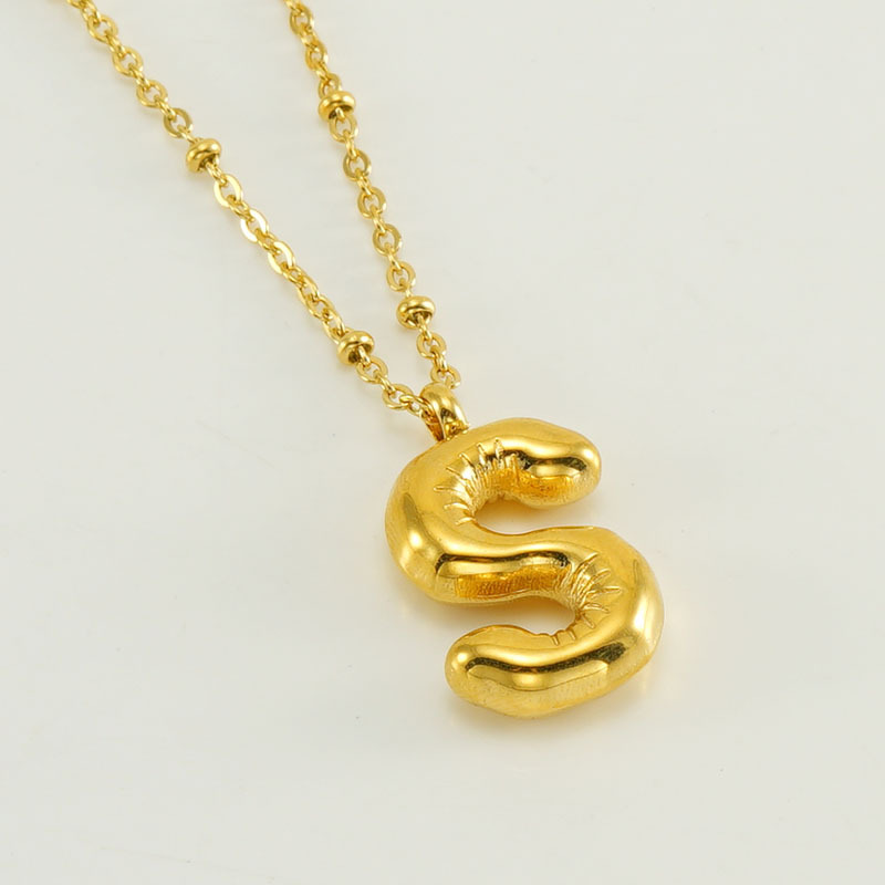 19:The gold letter S