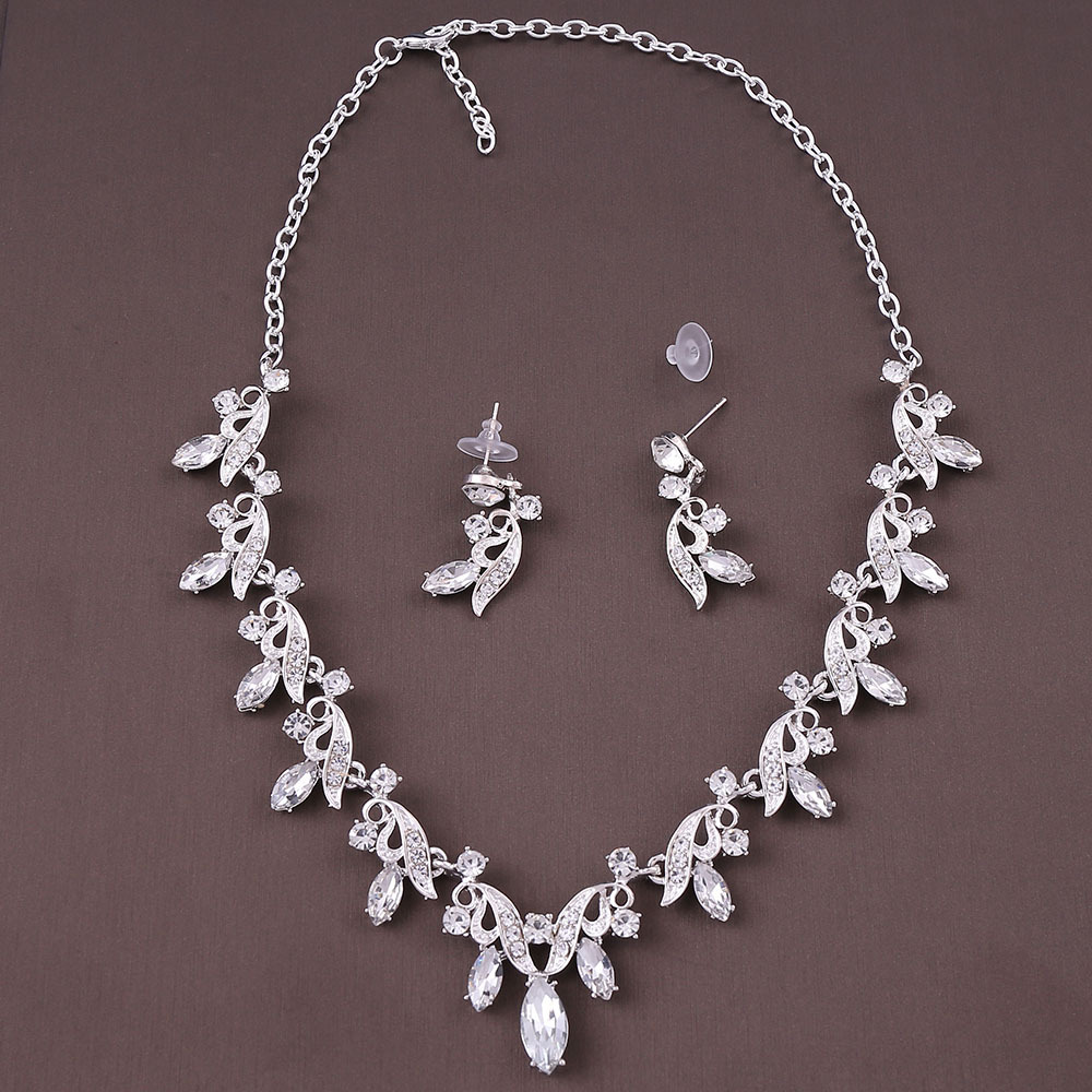 Silver necklace + earpin
