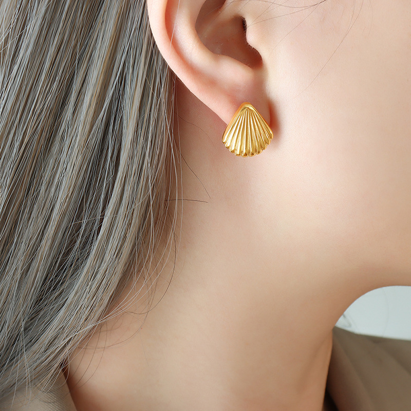 2:Golden earrings