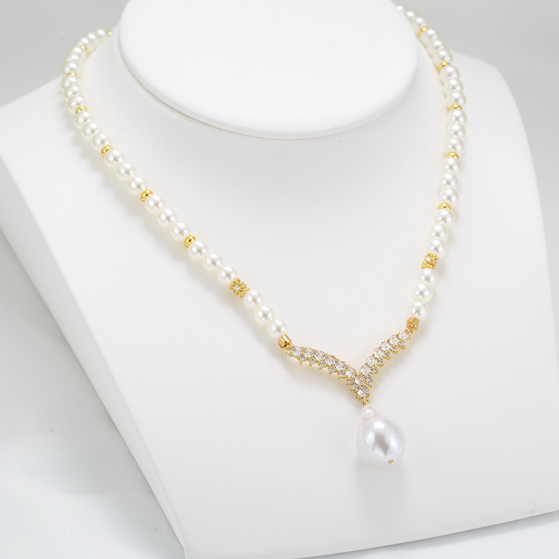 Gold V-shaped pearl