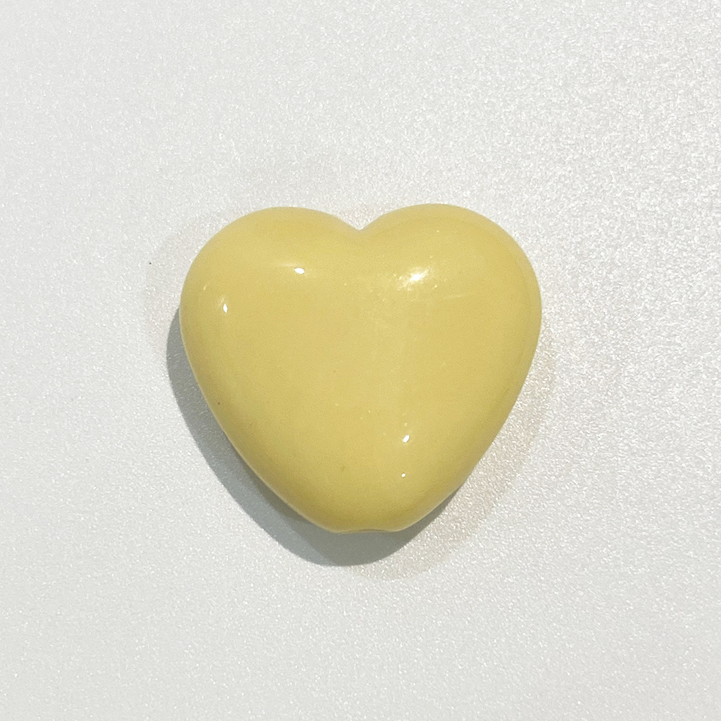 Cream yellow Big heart 19mm