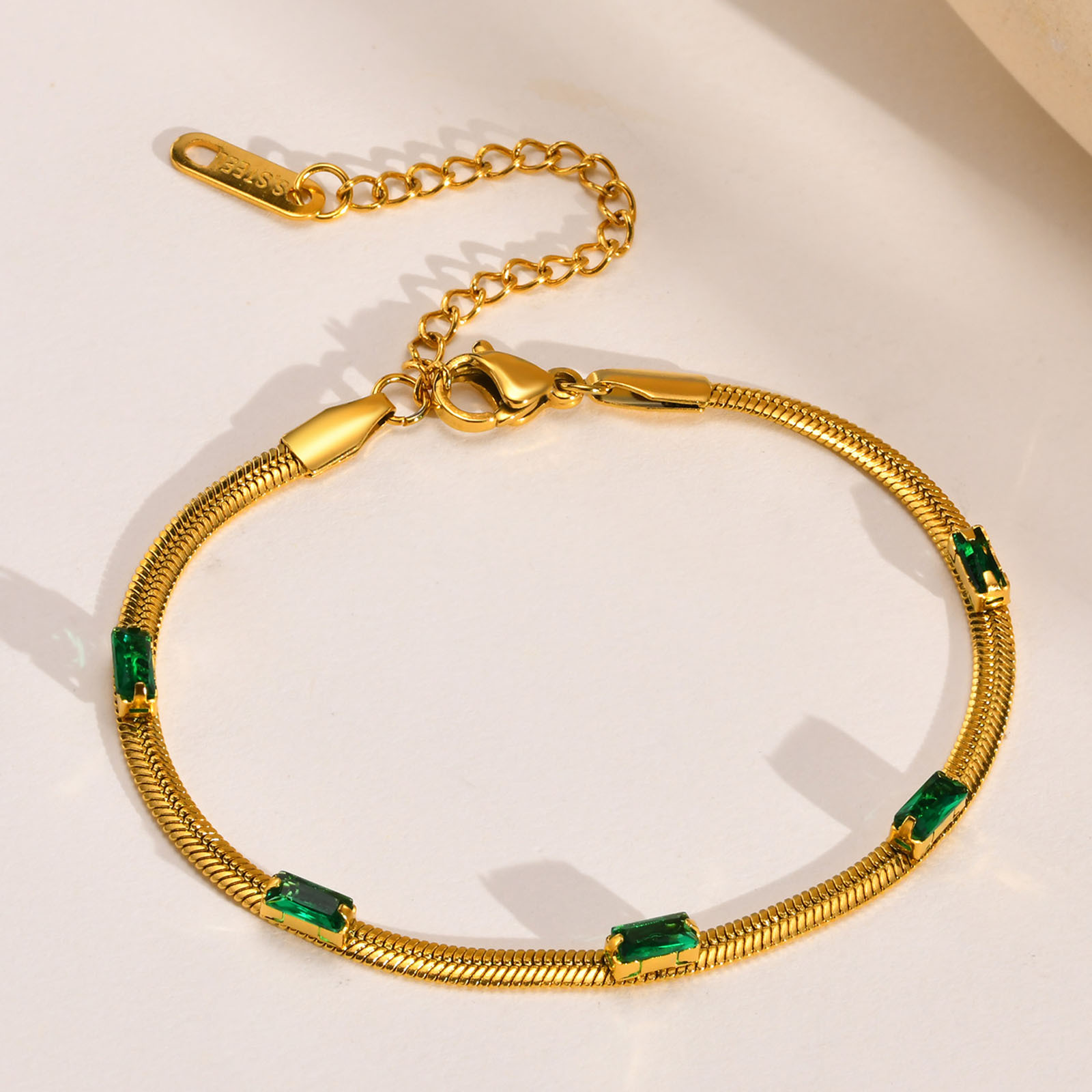 4:Bracelet: Green diamond 15-5cm