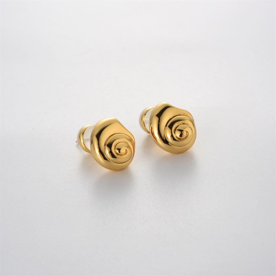 3:A pair of gold earrings-13x11mm