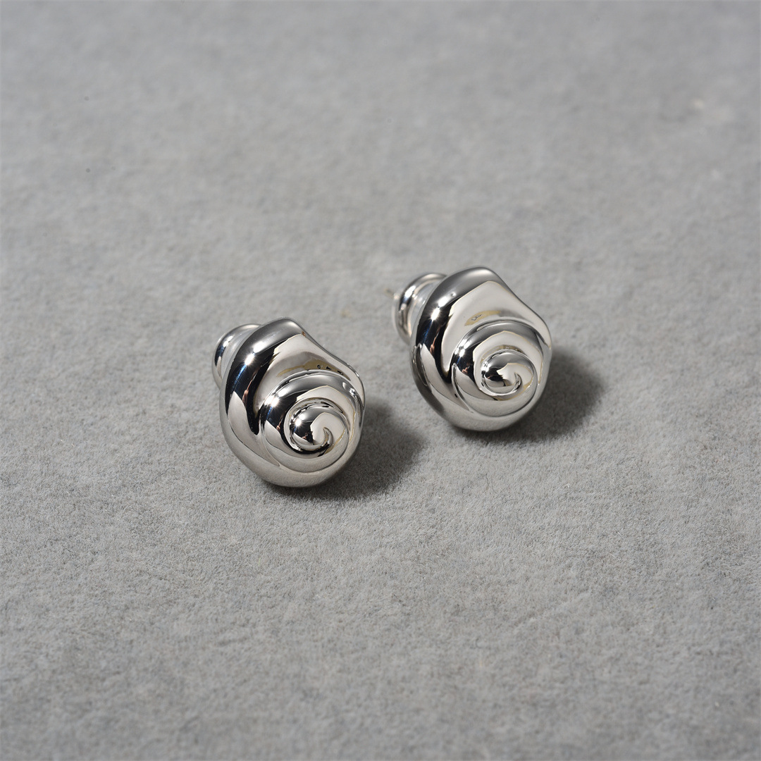 4:A pair of silver earrings-13x11mm