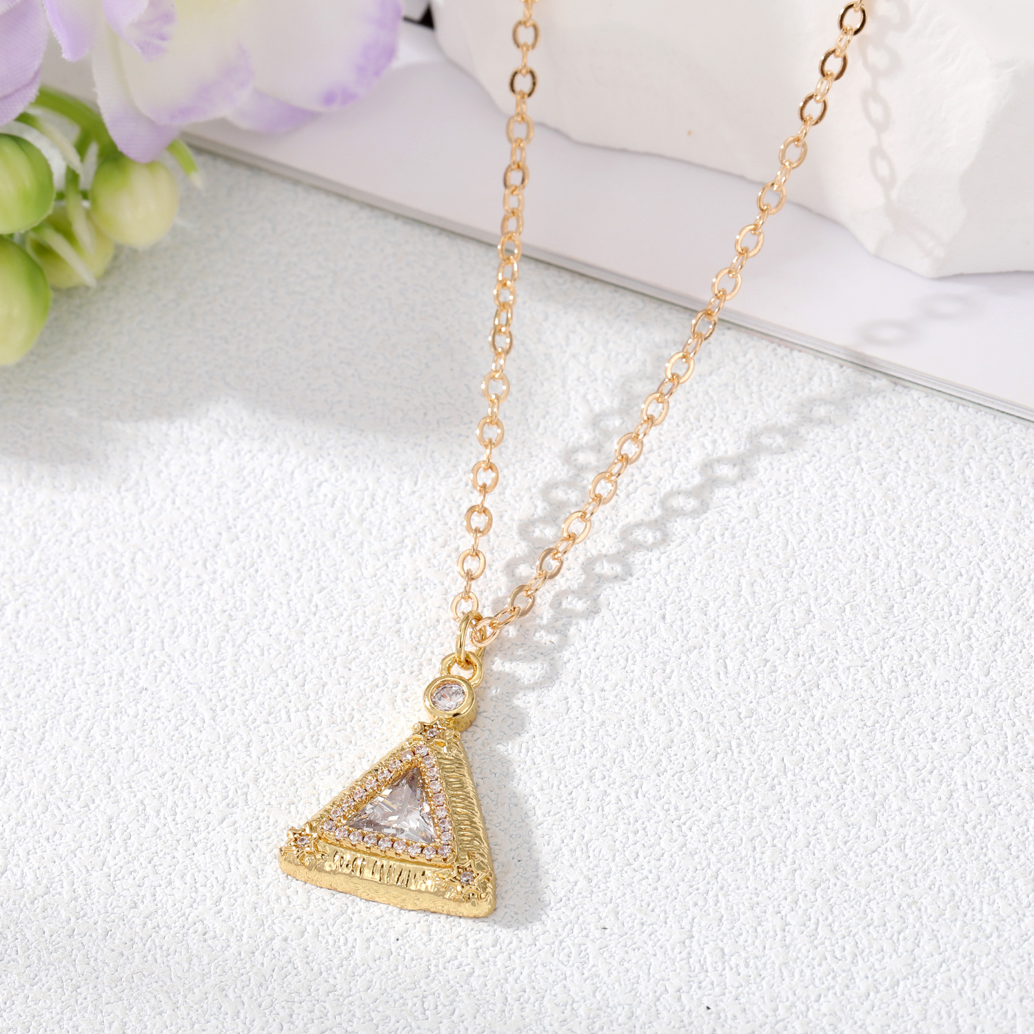 1:White diamond triangle