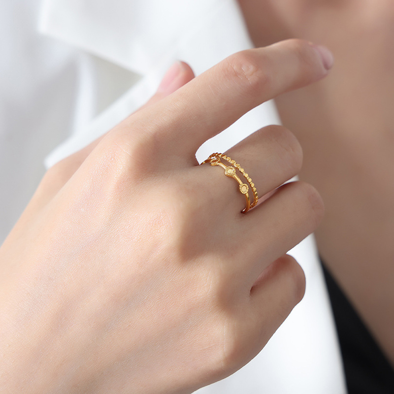 A571. - Gold Ring. - Number 7