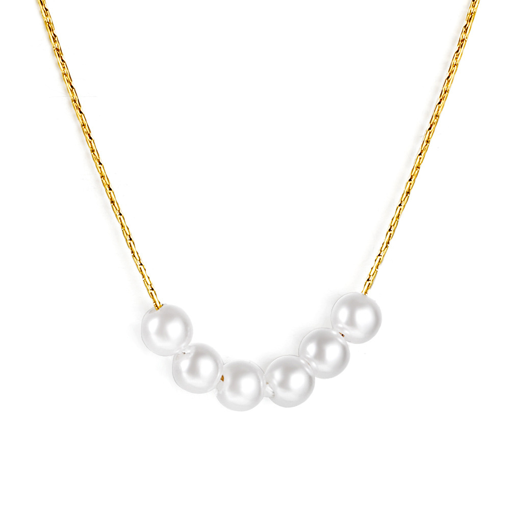 2:White pearl pendant necklace