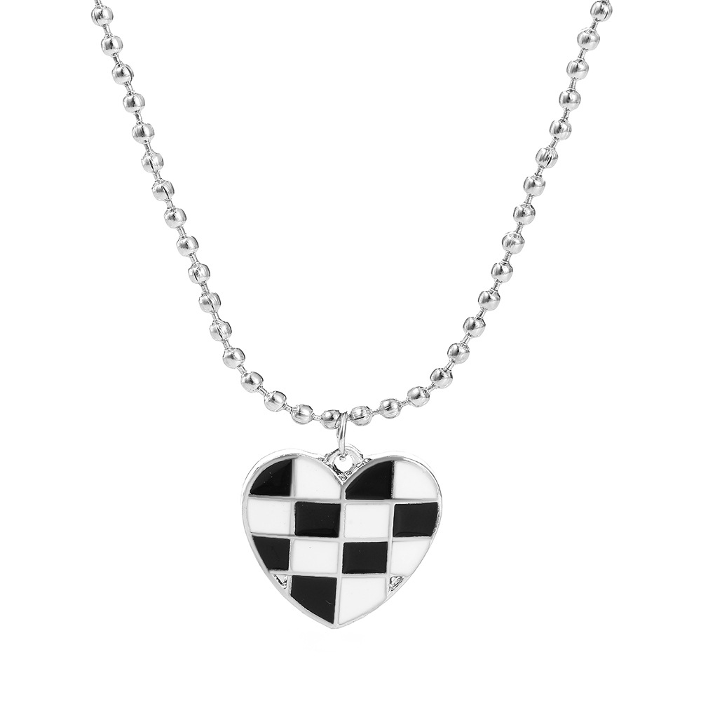 2:Black and white necklace