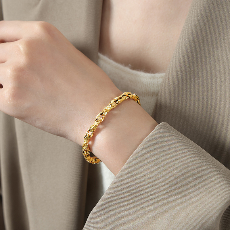 1:E510 - Gold Bracelet - 15cm Tail Chain 5cm