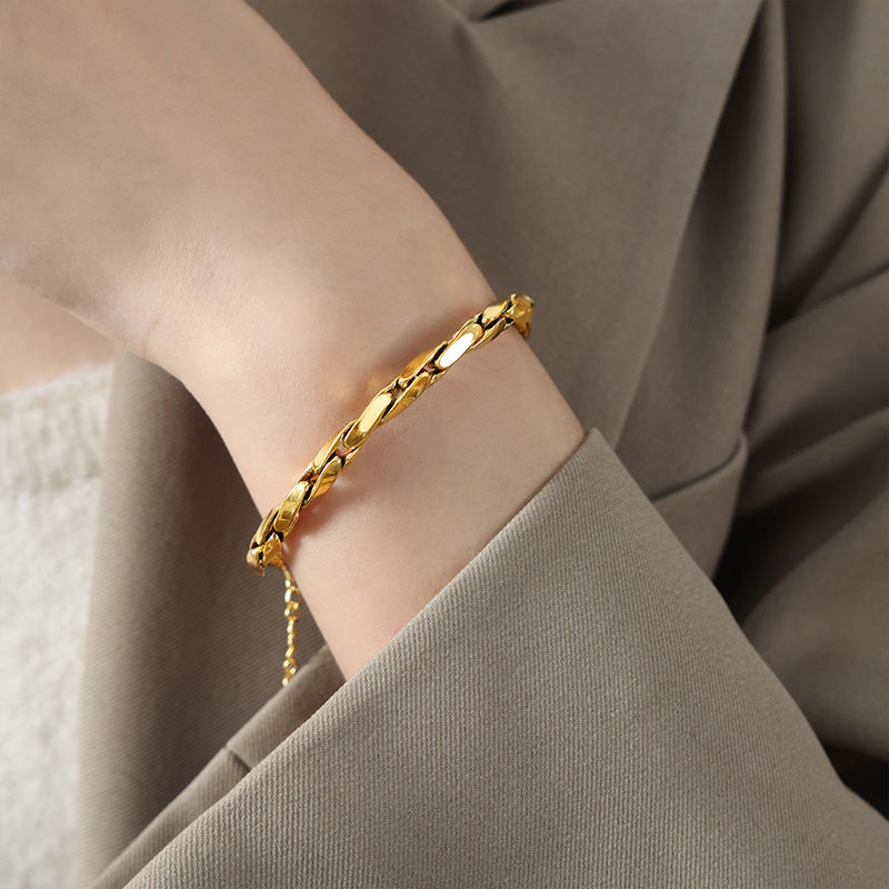 2:E511 - Gold Bracelet - 15cm Tail Chain 5cm