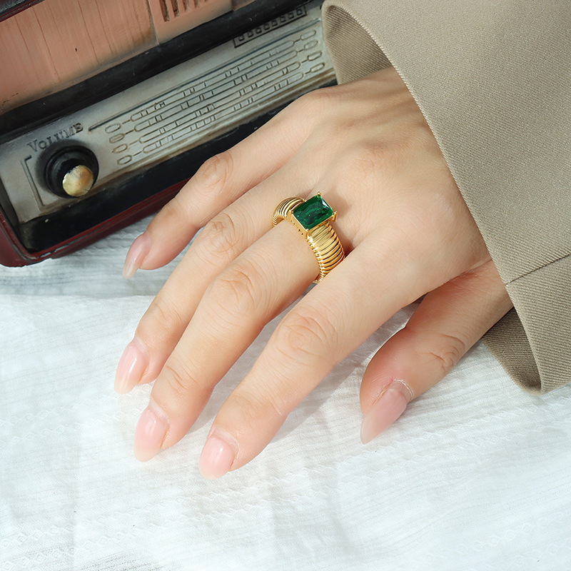 A435- Green glass stone Gold ring 7