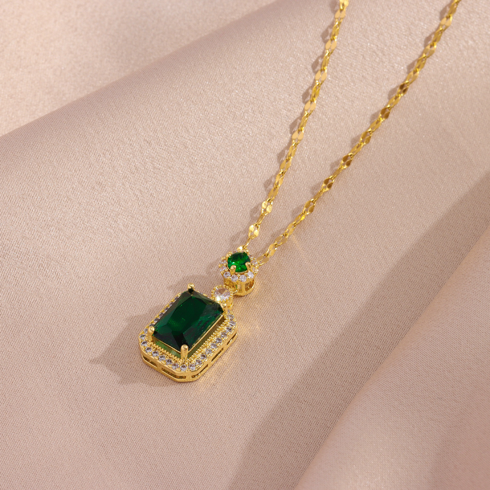 6115 Necklace green
