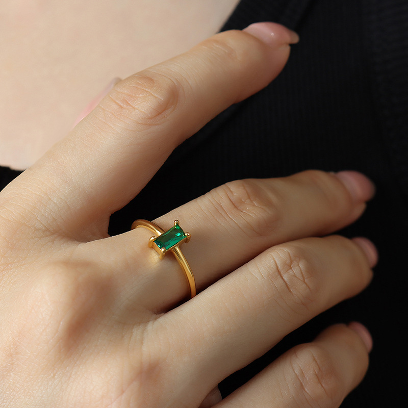A424- Green zircon gold ring