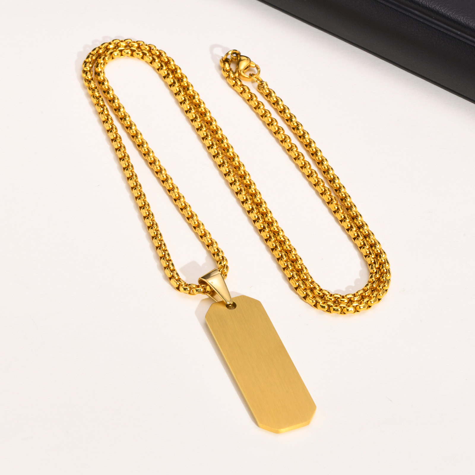4:Gold pendant with chain