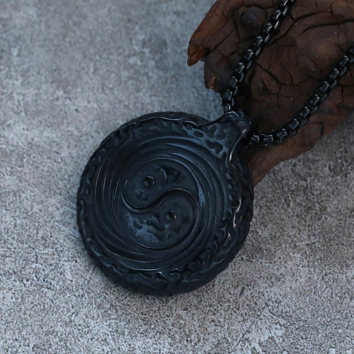 6:Black pendant   necklace