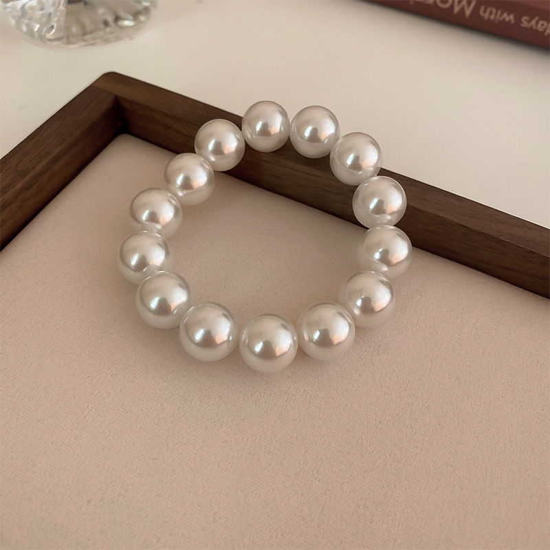 6:[14mm] Pearl bracelet