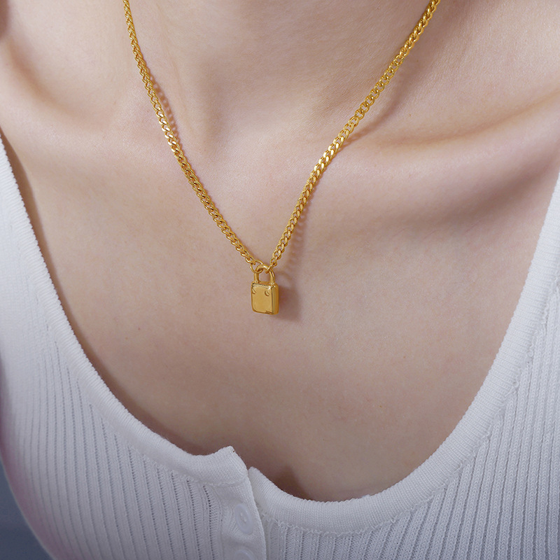 P1623- Gold necklace