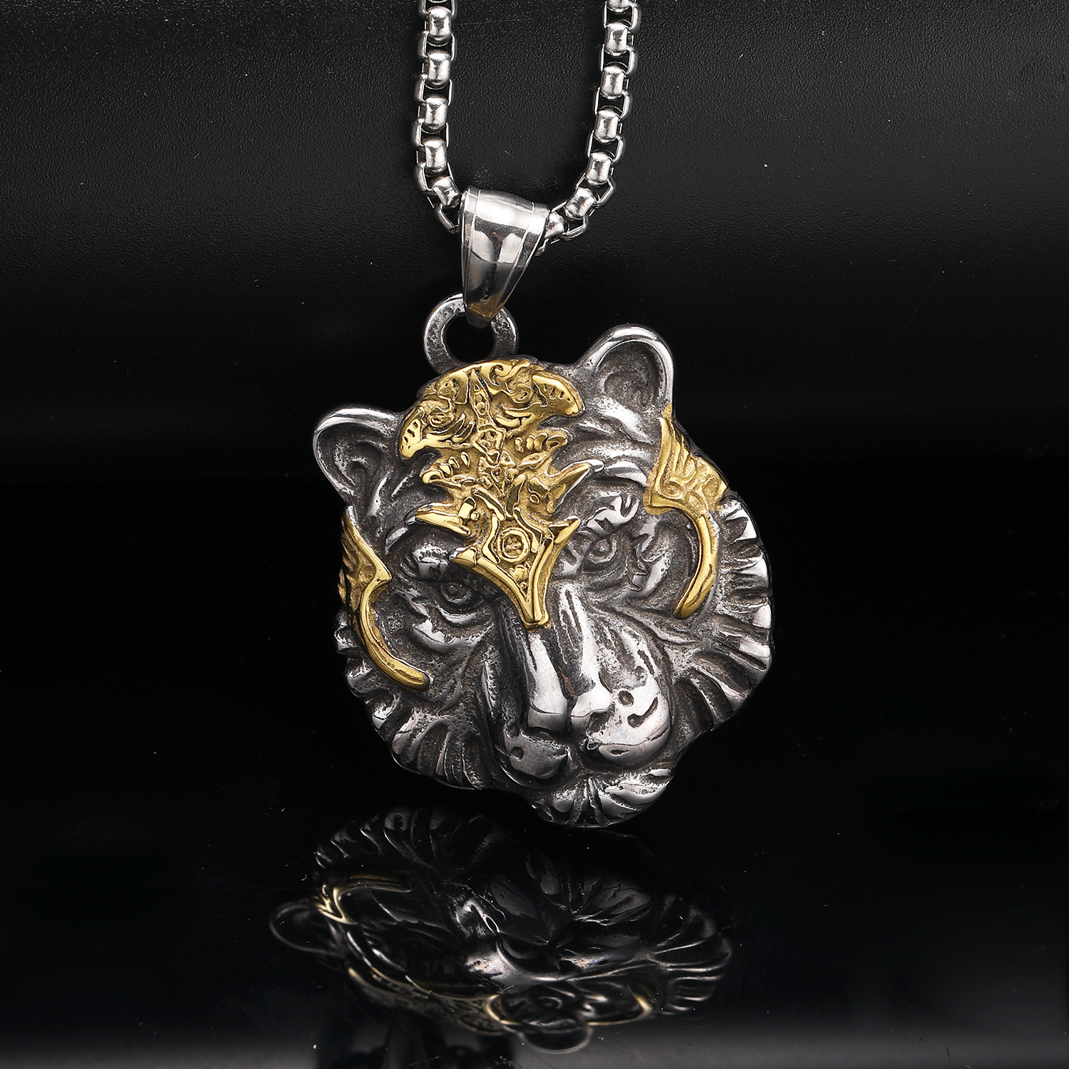 2:A gold pendant