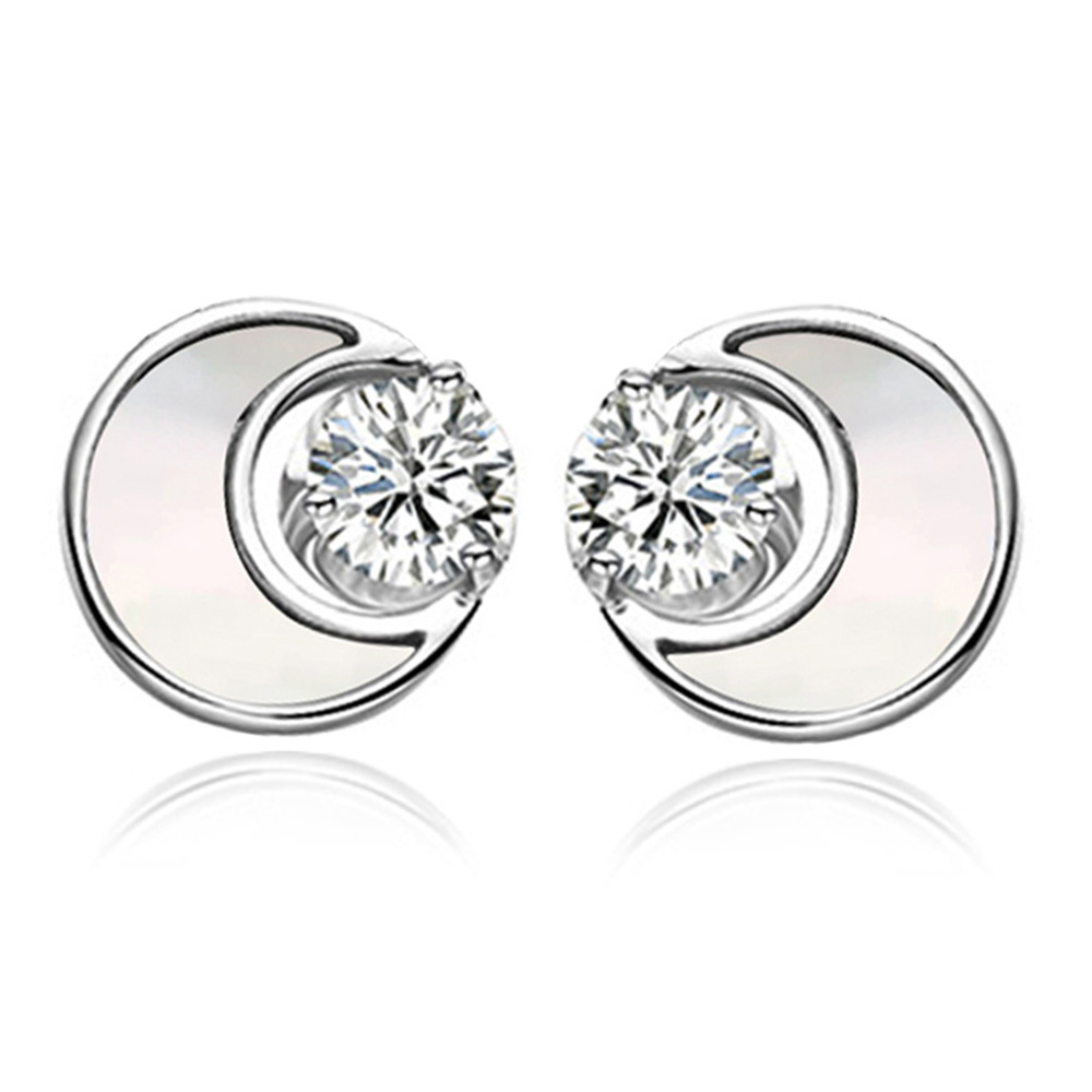 2:M84 stud earrings plated in white gold