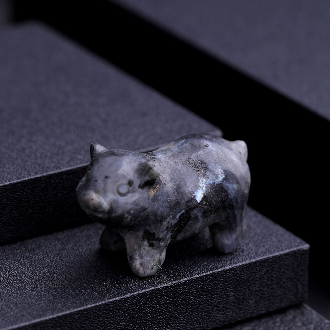 Noir-Labradorite