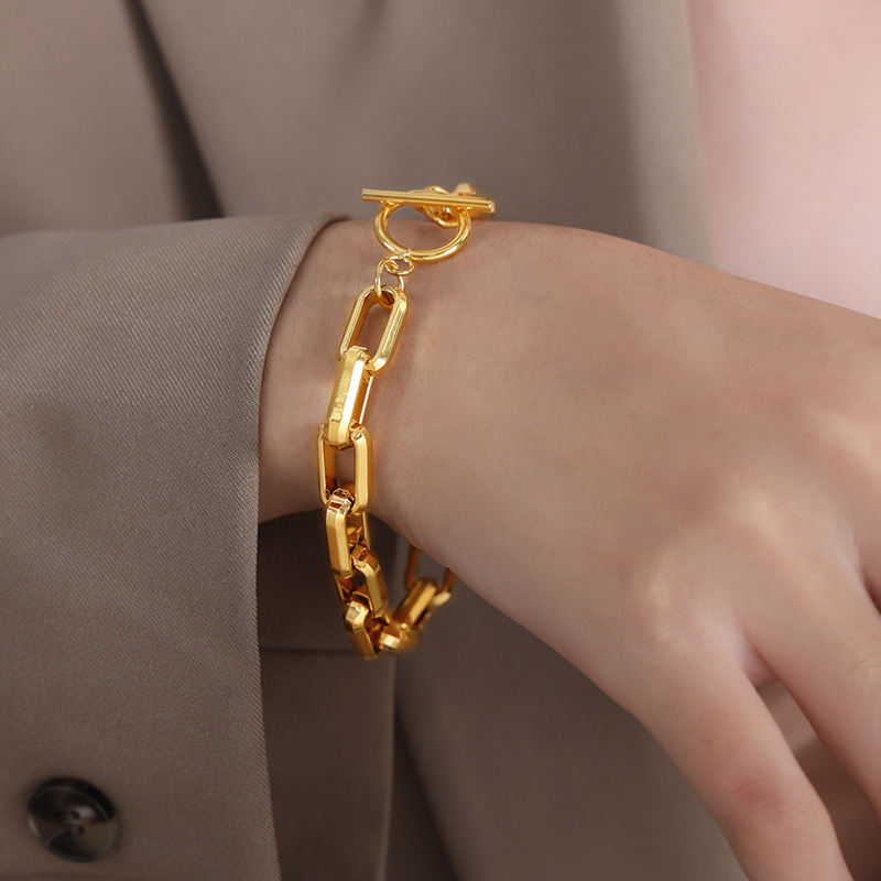 4:E469 - Gold Bracelet - 20cm