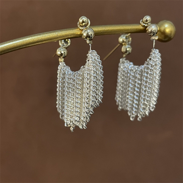 Short silver chain tassel earrings :3.5cm