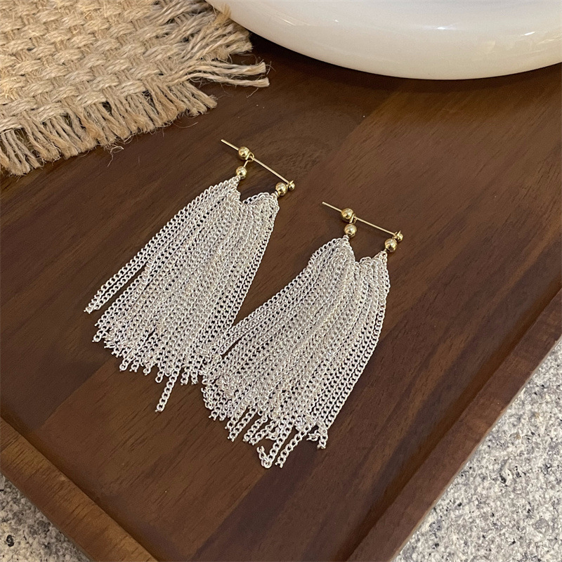 Long chain tassel earrings :7.5cm