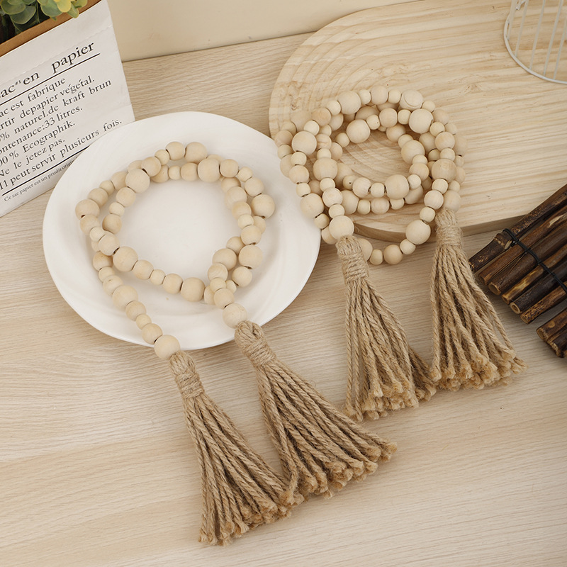 93 wooden beads (156cm)
