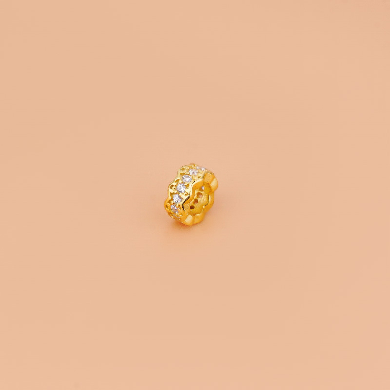 Small gold-5.7 mm in diameter and 2.7 mm in height