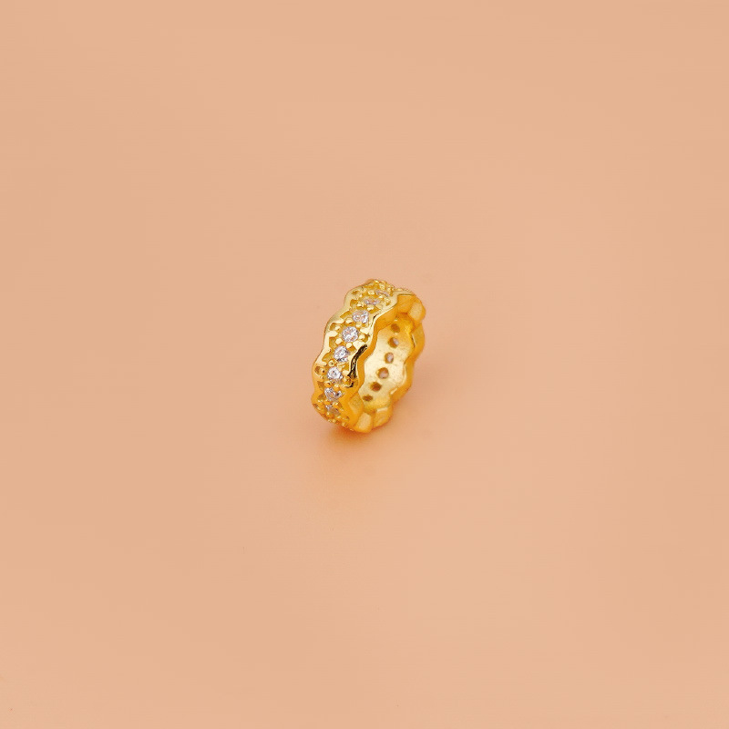 Large gold-7.8 mm in diameter and 2.8 mm in height