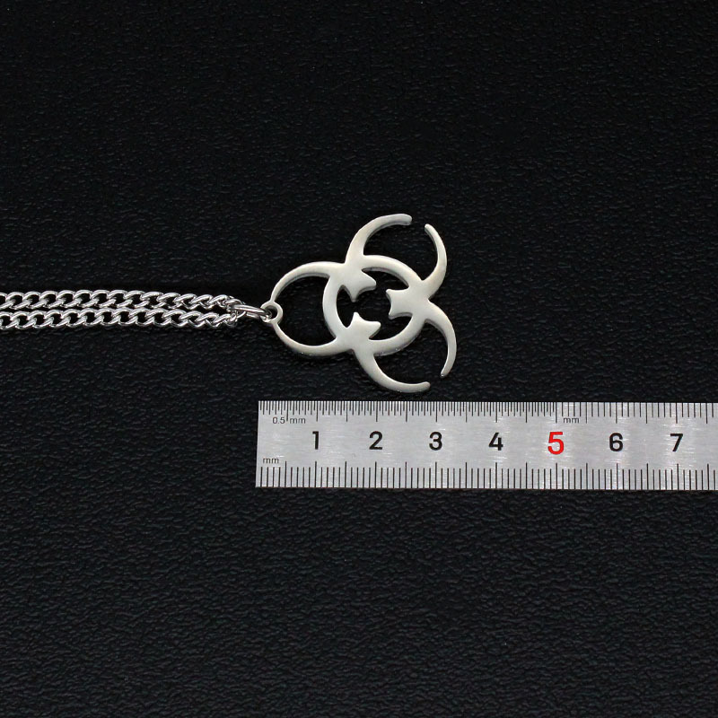 2:pendant has no chain