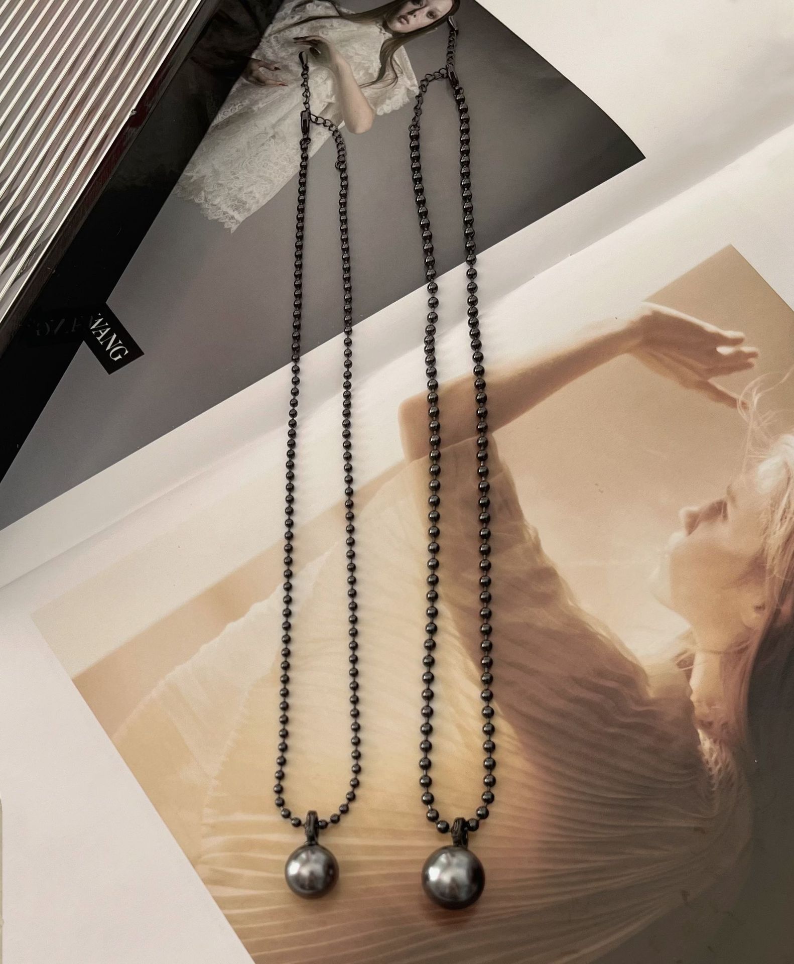 2:Dark grey beads 14mm (large chain 45x5cm)