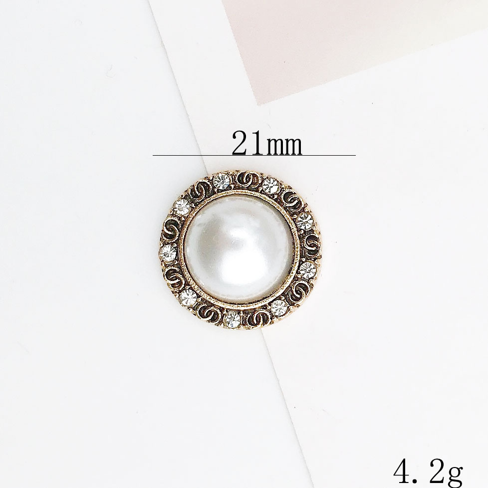 D1735 round with diamond and pearl