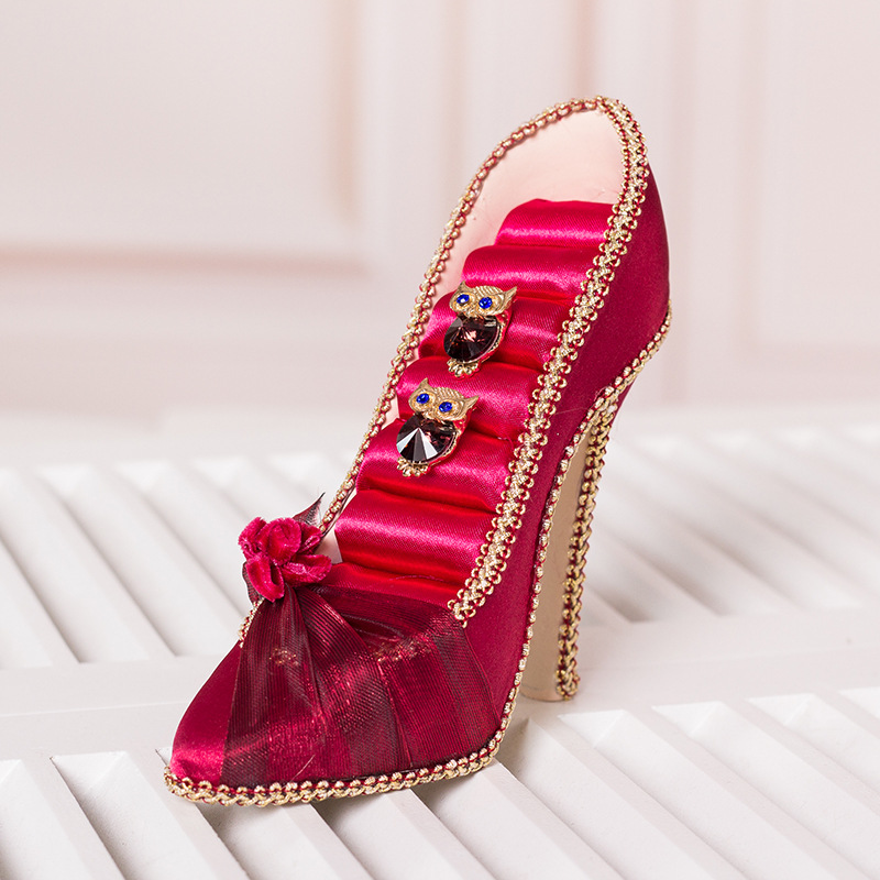 3:Burgundy velvet heels