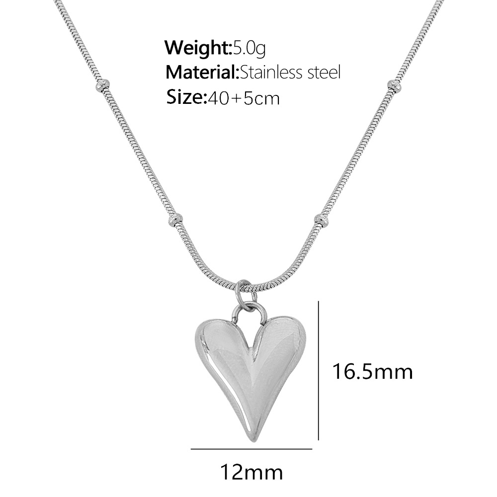 4:Silver necklace