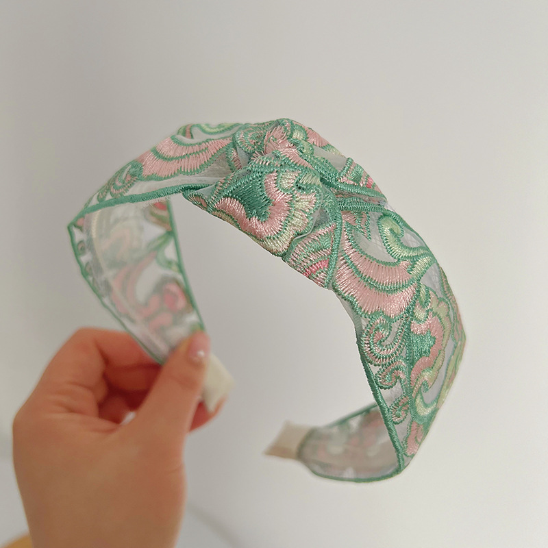 Green embroidery knotted headband